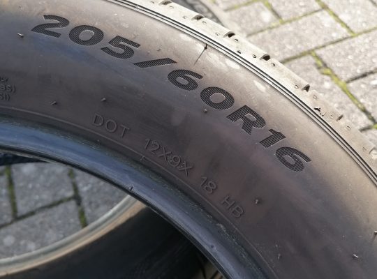 2 Sommerreifen Hankook 205/60 R16 96V