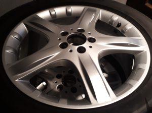 Mercedes Benz mit Reifen 4 Stück Top-Zustand 251 401 1202