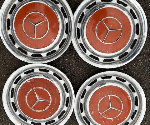 Mercedes Radkappen w115 / w123 – 4 Stück – 14 Zoll – in Englischrot