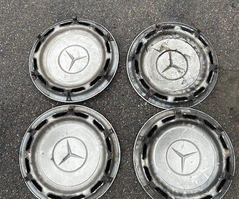 Mercedes Radkappen w115 / w123 – 4 Stück – 14 Zoll – in Englischrot