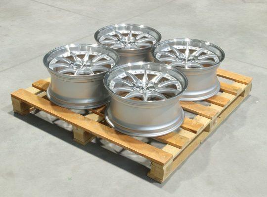 Set-JR#433 – Japan Racing JR41 4x 18×8,5 ET15–35 BLANK Felgenset