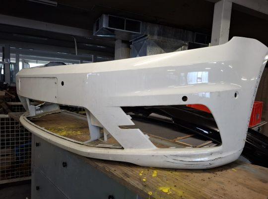 VW Caddy 4 Maxi Front Stoßstange Original Top